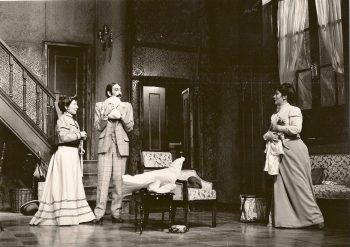 Alicia Hermida, Félix Rotaeta y Salomé Guerreroen "Las Bragas". Teatro Bellas Artes, Madrid.